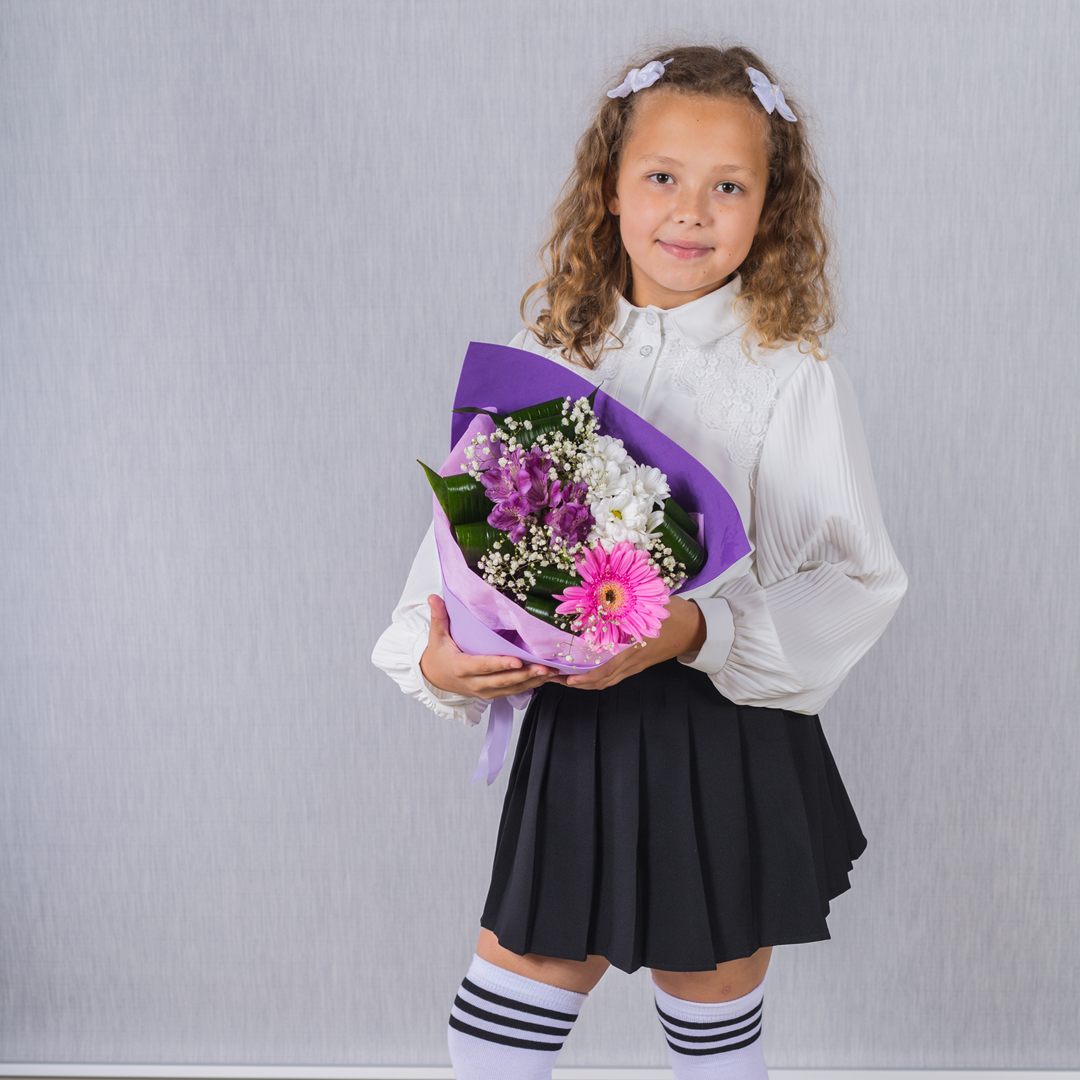 Загадка. Букет-комплимент с герберой, альстромерией и хризантемой арт. 37961