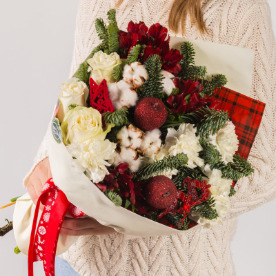 Букет Новогодний с пихтой нобилис, розами и хлопком N 72252