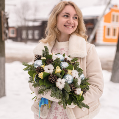 Букет Хрустальный с еловыми ветками нобилис, шишками и хлопком N 72279
