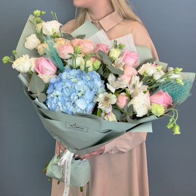 х Букет с гортензией, розами и альстромерией N 66830