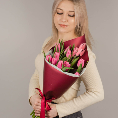 Букет 11 розовых тюльпанов с лагурусом 46462