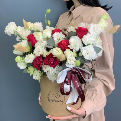 Коробка с розами и эустомой N 67000