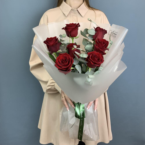 Букет из красных высоких роз Эквадор с эвкалиптом арт. 76723