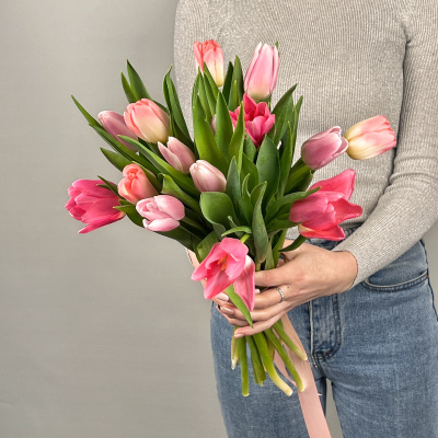 Букет из 15 розовых тюльпанов МИКС 28774