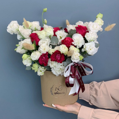 Коробка с розами и эустомой N 67000