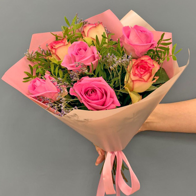 Небольшой букет "Знак внимания" из Кенийских розочек. N 6993